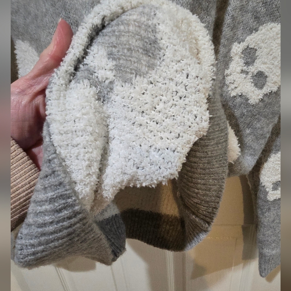 NWOT!! Cupcakes & Cashmere Skull Hoodie - Picture 5 of 6